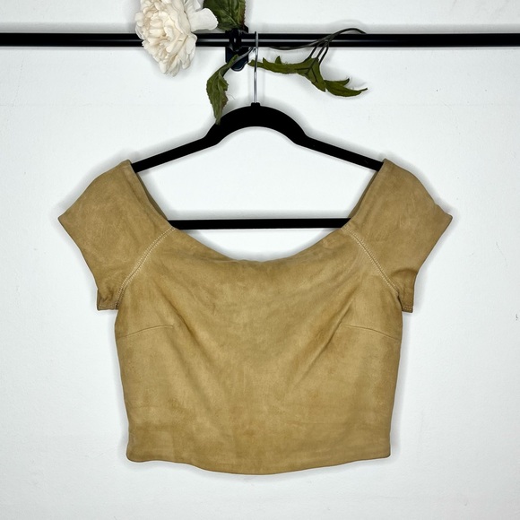 Alice + Olivia ‘Gracelyn’ Cropped Suede Top - Picture 4 of 11